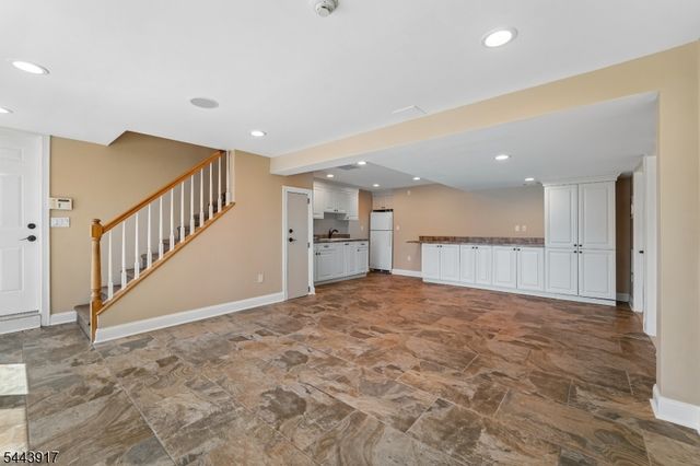 1050 Pines Lake Dr, Wayne Twp., NJ 07470