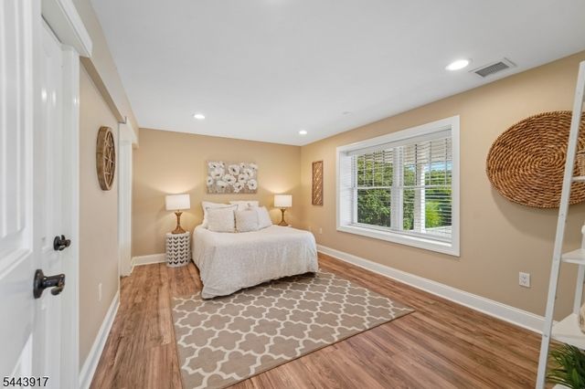 1050 Pines Lake Dr, Wayne Twp., NJ 07470