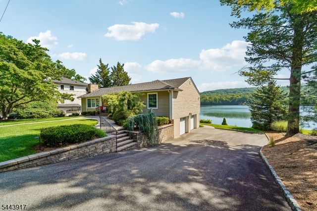 1050 Pines Lake Dr, Wayne Twp., NJ 07470
