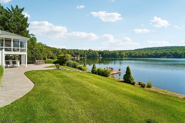 1050 Pines Lake Dr, Wayne Twp., NJ 07470