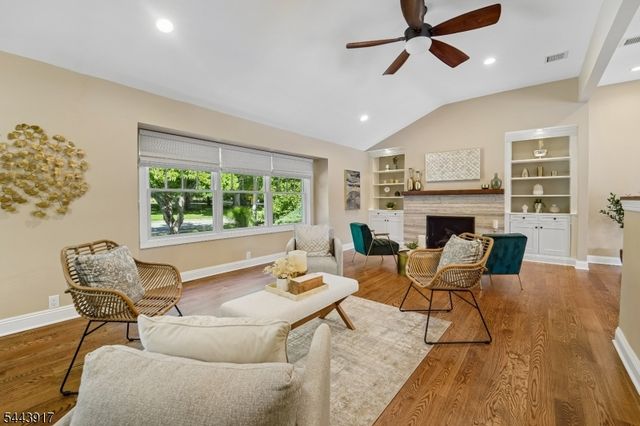 1050 Pines Lake Dr, Wayne Twp., NJ 07470