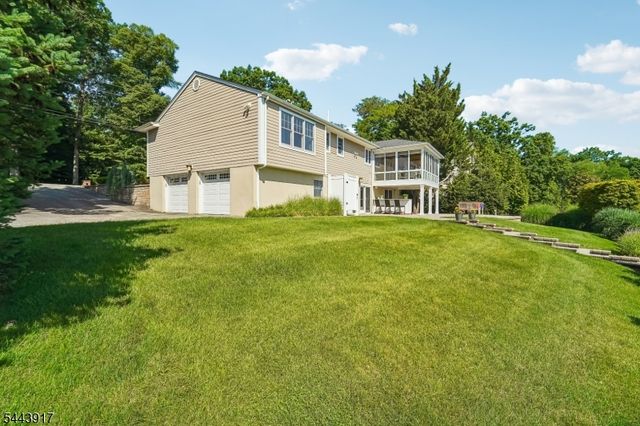 1050 Pines Lake Dr, Wayne Twp., NJ 07470