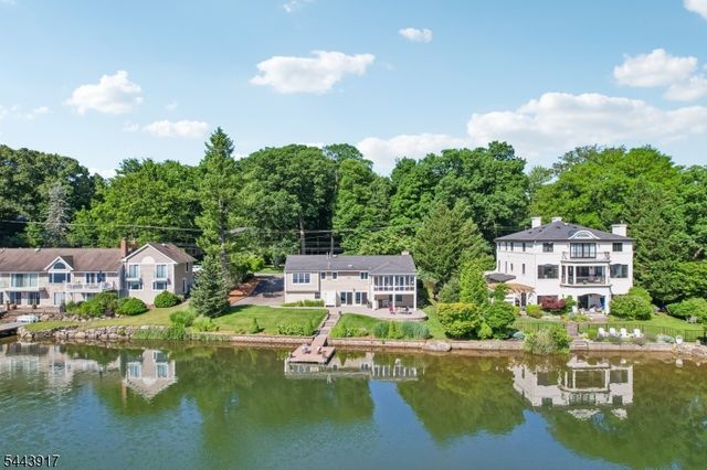 1050 Pines Lake Dr, Wayne Twp., NJ 07470