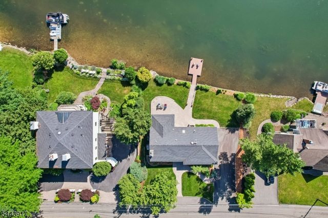 1050 Pines Lake Dr, Wayne Twp., NJ 07470