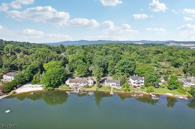 1050 Pines Lake Dr, Wayne Twp., NJ 07470