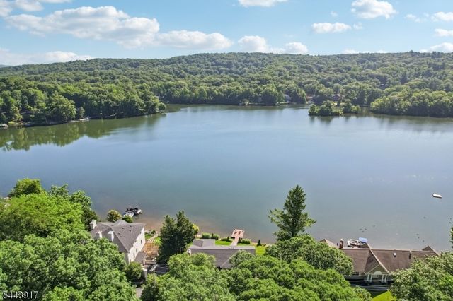 1050 Pines Lake Dr, Wayne Twp., NJ 07470