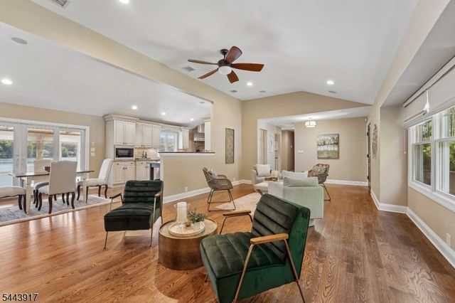 1050 Pines Lake Dr, Wayne Twp., NJ 07470