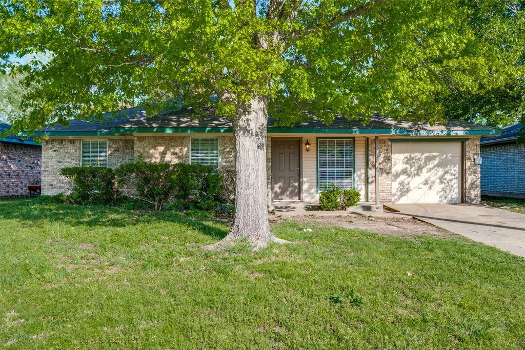 815 Thedford, Seagoville, TX 75159