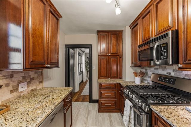 302 E 66th Terrace, Kansas City, MO 64113
