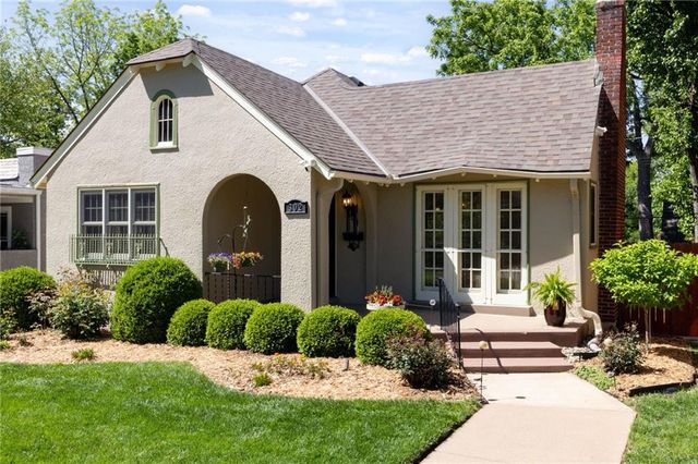 302 E 66th Terrace, Kansas City, MO 64113