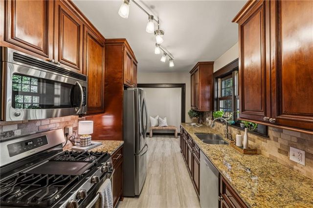 302 E 66th Terrace, Kansas City, MO 64113