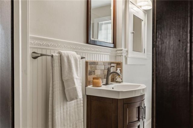 302 E 66th Terrace, Kansas City, MO 64113