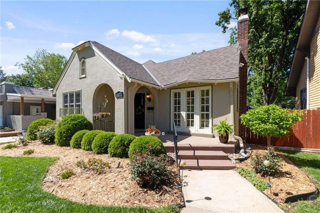 302 E 66th Terrace, Kansas City, MO 64113