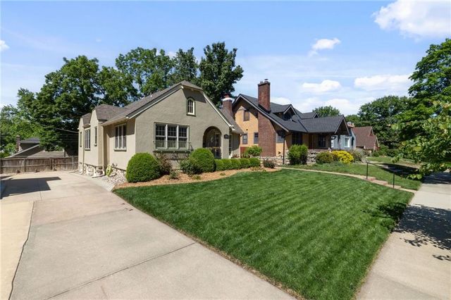302 E 66th Terrace, Kansas City, MO 64113