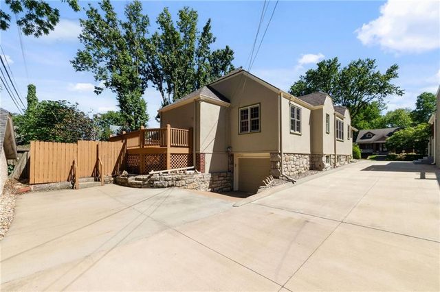 302 E 66th Terrace, Kansas City, MO 64113