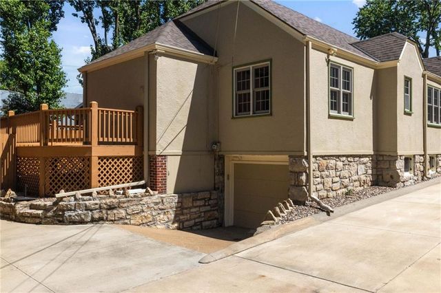 302 E 66th Terrace, Kansas City, MO 64113