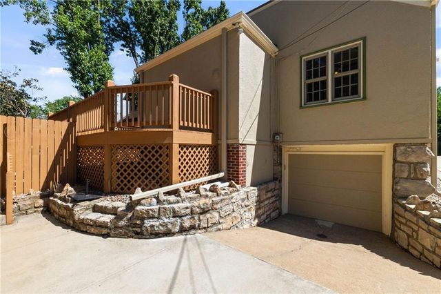 302 E 66th Terrace, Kansas City, MO 64113