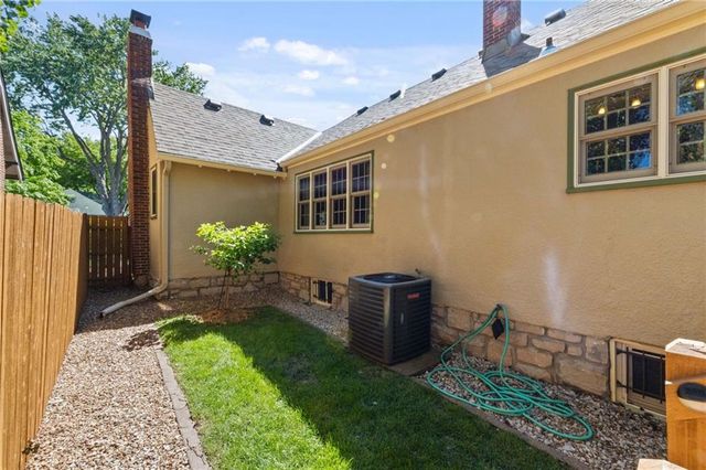 302 E 66th Terrace, Kansas City, MO 64113