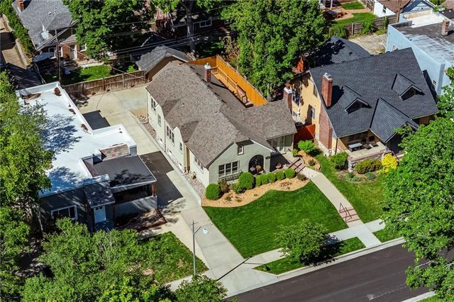302 E 66th Terrace, Kansas City, MO 64113