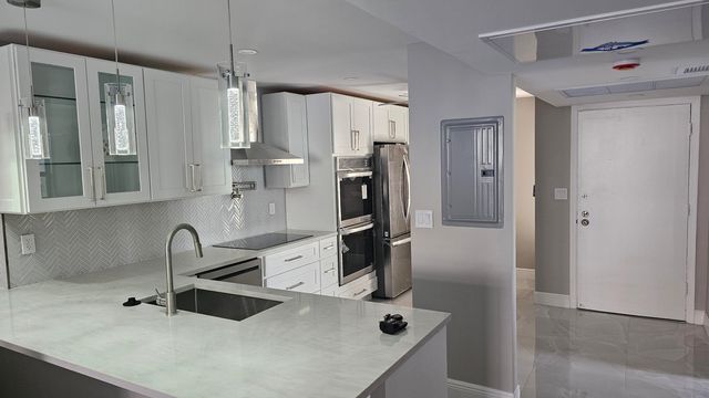 1 Royal Palm Way 101, Boca Raton, FL 33432