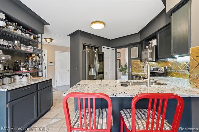 4145 Cumberland Ct, Commerce Twp, MI 48390