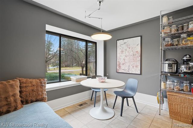 4145 Cumberland Ct, Commerce Twp, MI 48390