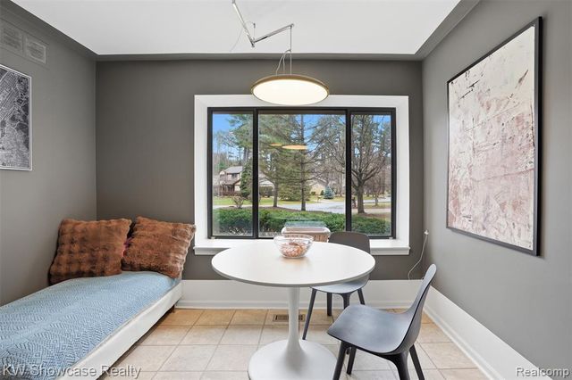 4145 Cumberland Ct, Commerce Twp, MI 48390