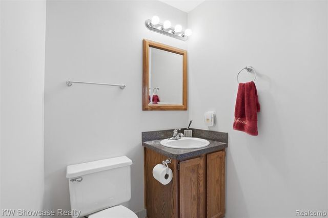 4145 Cumberland Ct, Commerce Twp, MI 48390