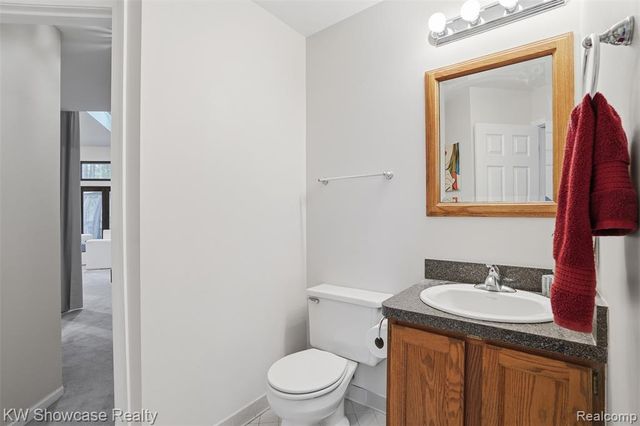 4145 Cumberland Ct, Commerce Twp, MI 48390