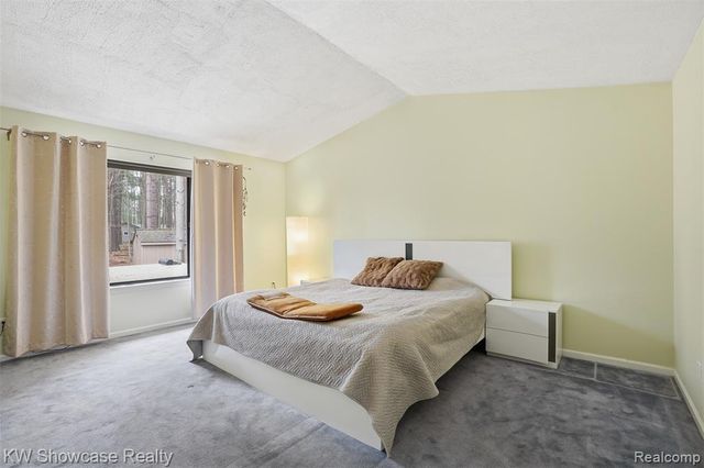 4145 Cumberland Ct, Commerce Twp, MI 48390