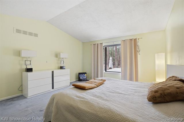 4145 Cumberland Ct, Commerce Twp, MI 48390