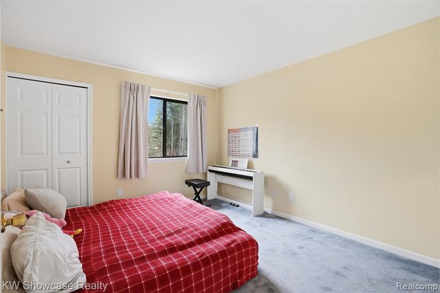 4145 Cumberland Ct, Commerce Twp, MI 48390