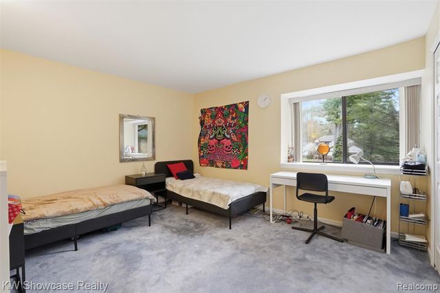 4145 Cumberland Ct, Commerce Twp, MI 48390