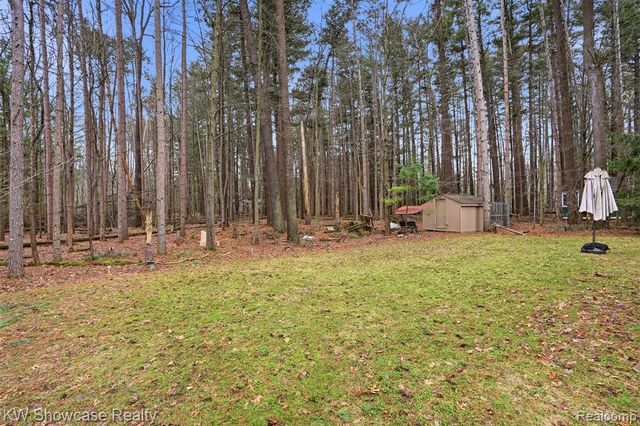 4145 Cumberland Ct, Commerce Twp, MI 48390