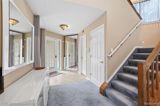 4145 Cumberland Ct, Commerce Twp, MI 48390