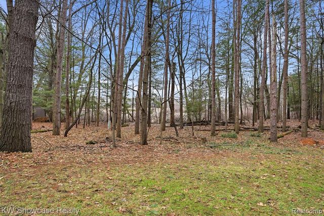 4145 Cumberland Ct, Commerce Twp, MI 48390