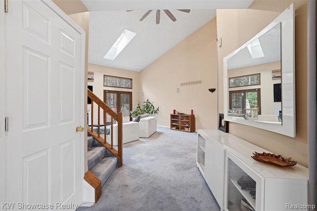 4145 Cumberland Ct, Commerce Twp, MI 48390