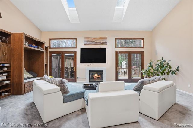 4145 Cumberland Ct, Commerce Twp, MI 48390