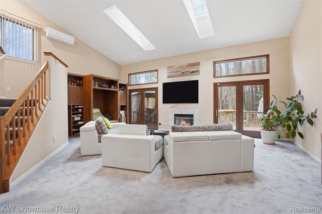 4145 Cumberland Ct, Commerce Twp, MI 48390