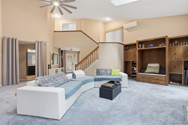 4145 Cumberland Ct, Commerce Twp, MI 48390