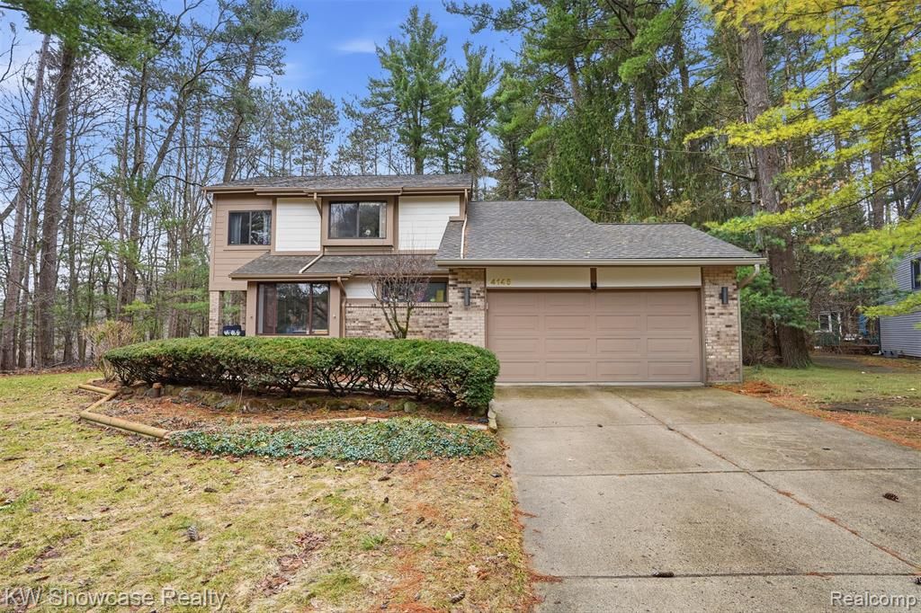 4145 Cumberland Ct, Commerce Twp, MI 48390
