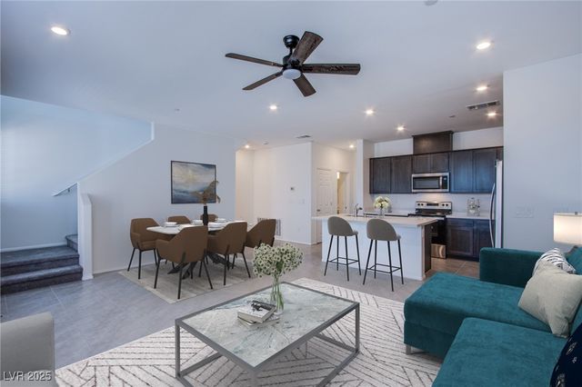 6288 Dolosonte Street, Las Vegas, NV 89113