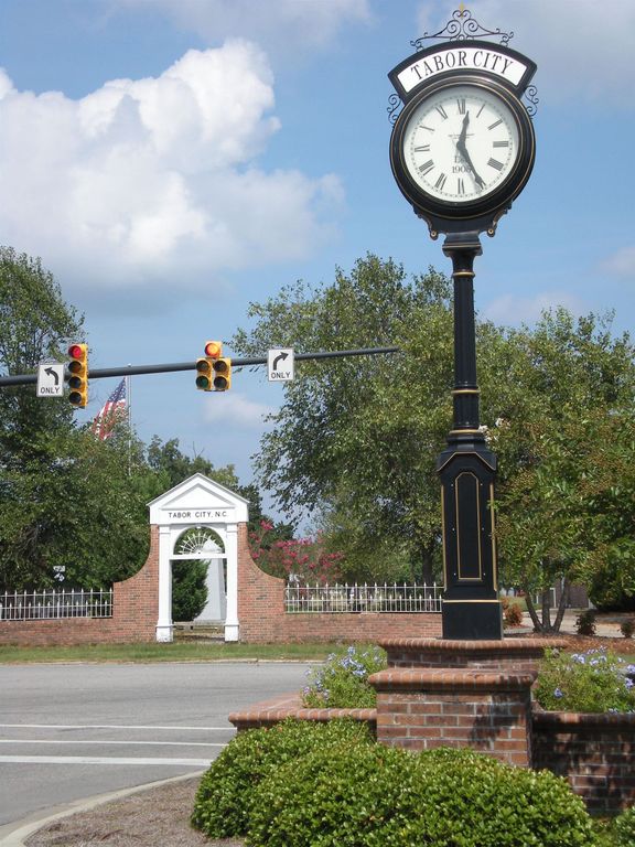 102 W 5th St., Tabor City, NC 28463 — photo 2