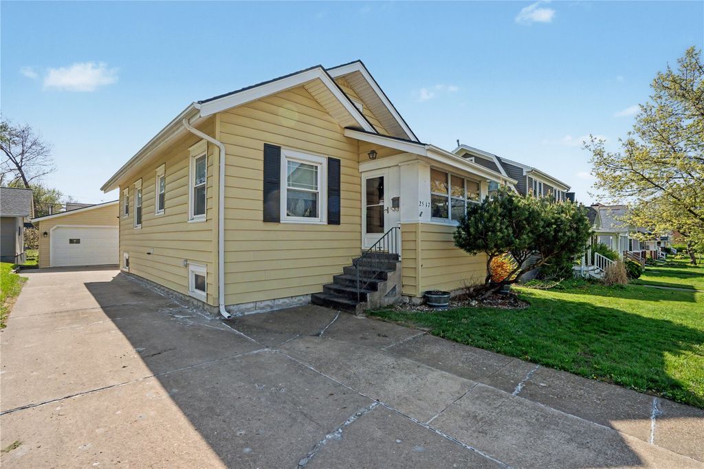 2517 B Avenue NE, Cedar Rapids, IA 52402