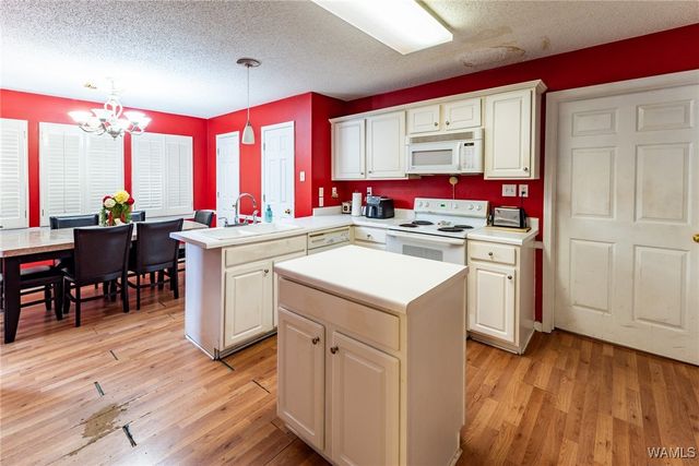 3625 Greenbrook, Northport, AL 35475