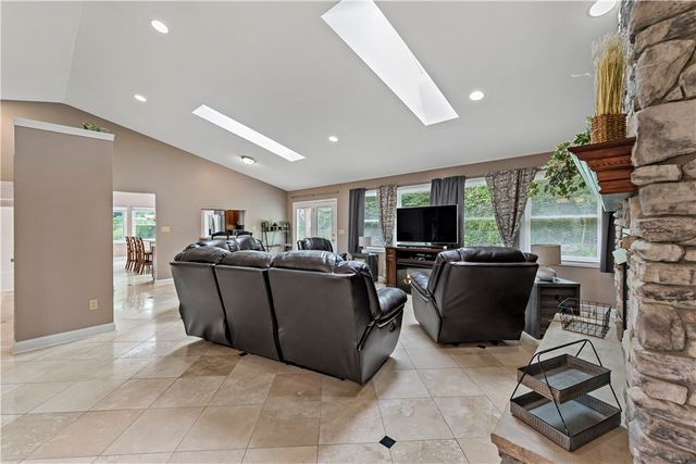 787 Dutch Hill Rd, South Fayette, PA 15071