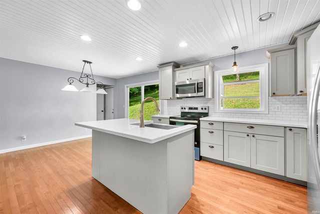 1726 Harrison Ridge Road, Nashville, IN 47448