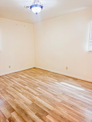 413 E Dogwood Street, Denver City, TX 79323