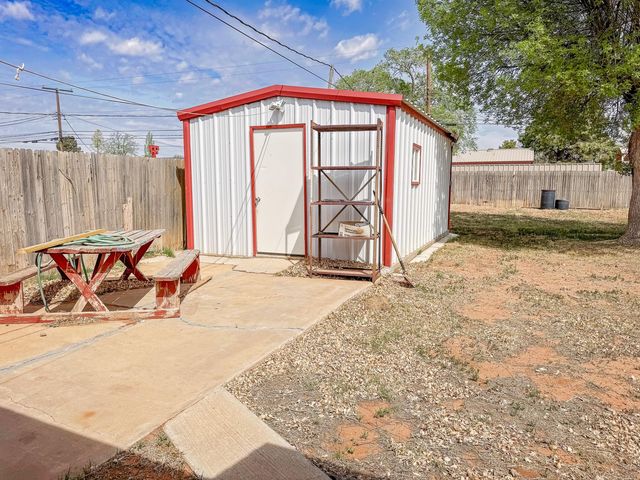 413 E Dogwood Street, Denver City, TX 79323