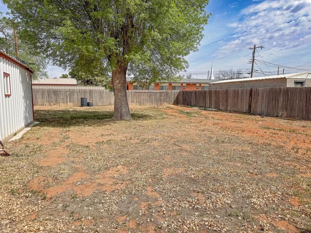 413 E Dogwood Street, Denver City, TX 79323